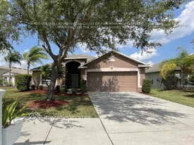 31530 Triborough Dr in Wesley Chapel, FL - Building Photo