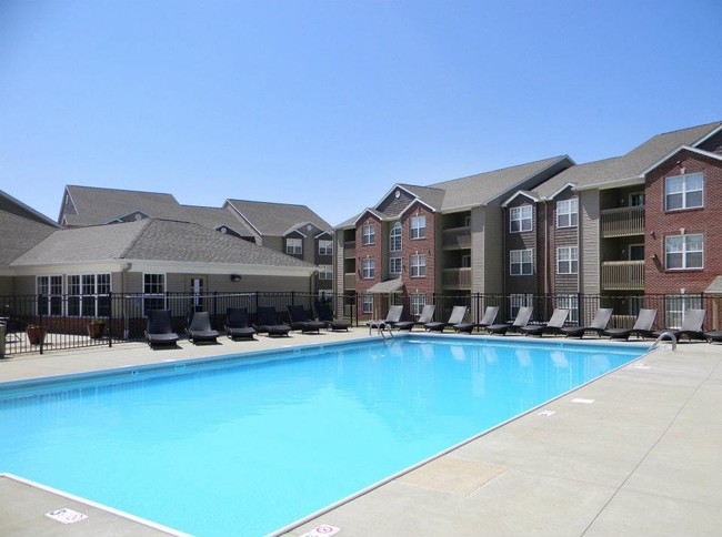 The Pointe at SIU in Carbondale, IL - Foto de edificio - Building Photo