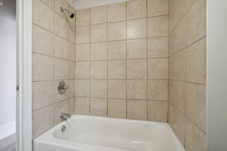 112 W Tabor Rd-Unit -1 in Philadelphia, PA - Building Photo - Building Photo