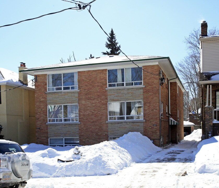 209 Erskine Ave in Toronto, ON - Building Photo