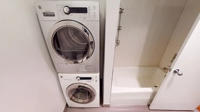 240 E 47th St in New York, NY - Building Photo - Building Photo