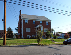 6813 Red Top Rd in Takoma Park, MD - Building Photo - Building Photo