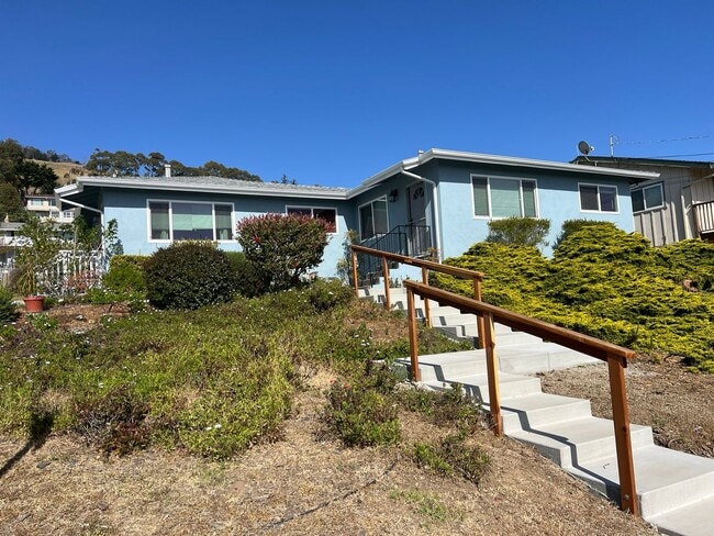 600 San Jacinto St in Morro Bay, CA - Foto de edificio - Building Photo