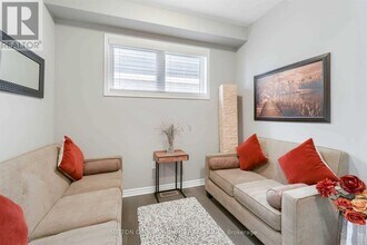 68 Wannamaker Cres in Cambridge, ON - Building Photo - Building Photo