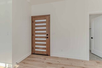 5821 View Cir-Unit -5825 View Circle ADU in Huntington Beach, CA - Building Photo - Building Photo