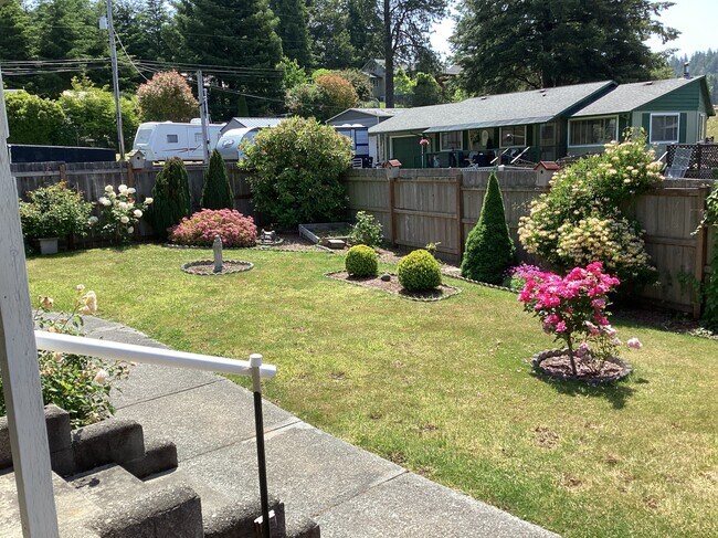 2544 Maple St in Myrtle Point, OR - Building Photo - Building Photo
