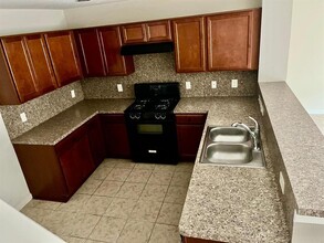 12107 Martin Creek Ln in Tomball, TX - Foto de edificio - Building Photo