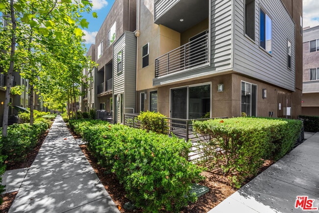 746 Farrier Wy in Upland, CA - Building Photo - Building Photo