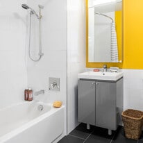 343 Summit Ave, Unit 1st in Jersey City, NJ - Building Photo