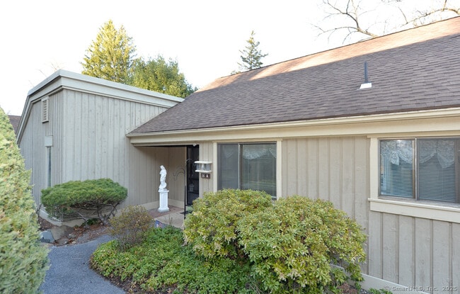 16 Heritage Vlg in Southbury, CT - Building Photo - Building Photo