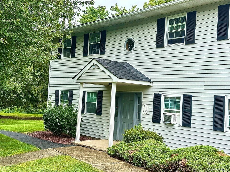 3 Locust Ct in Fishkill, NY - Building Photo