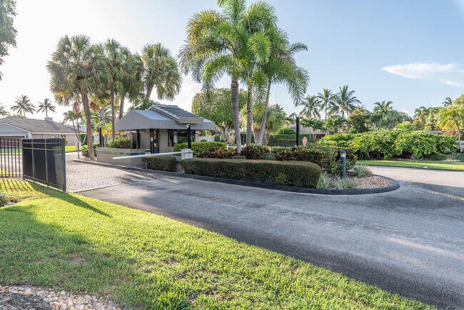 251 NW 69th St in Boca Raton, FL - Building Photo - Building Photo