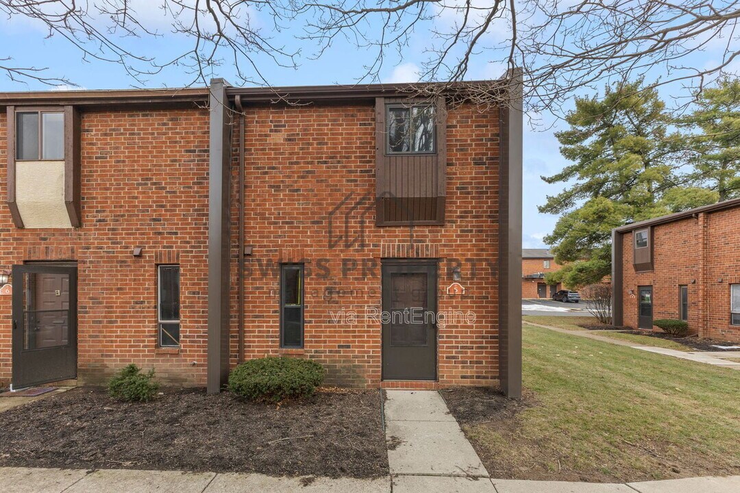 5 King Arthur Ct in Westerville, OH - Building Photo