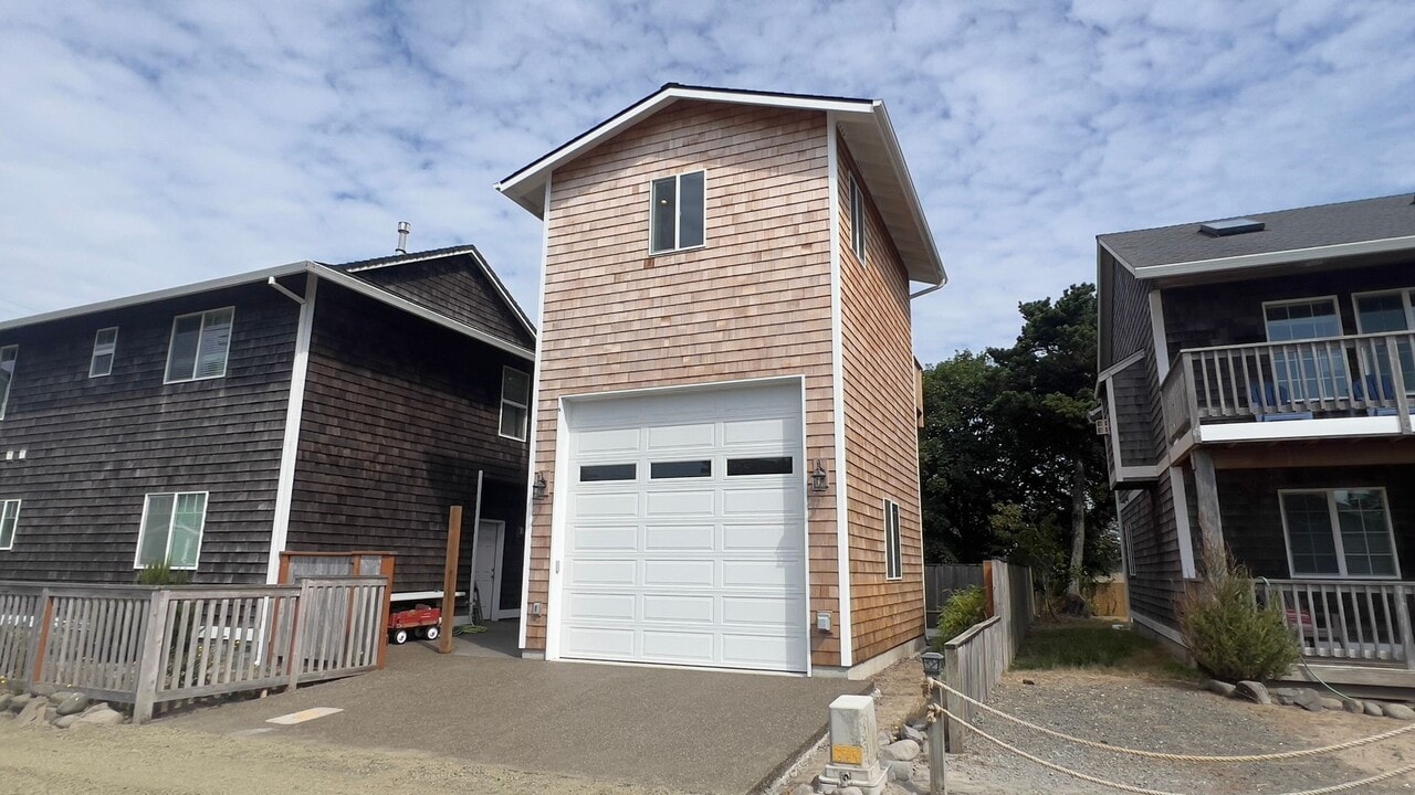 1707 N Franklin St in Seaside, OR - Building Photo