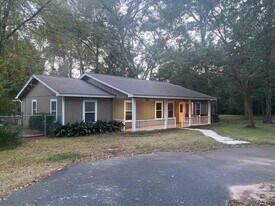 7585 Skipper Ln in Tallahassee, FL - Building Photo