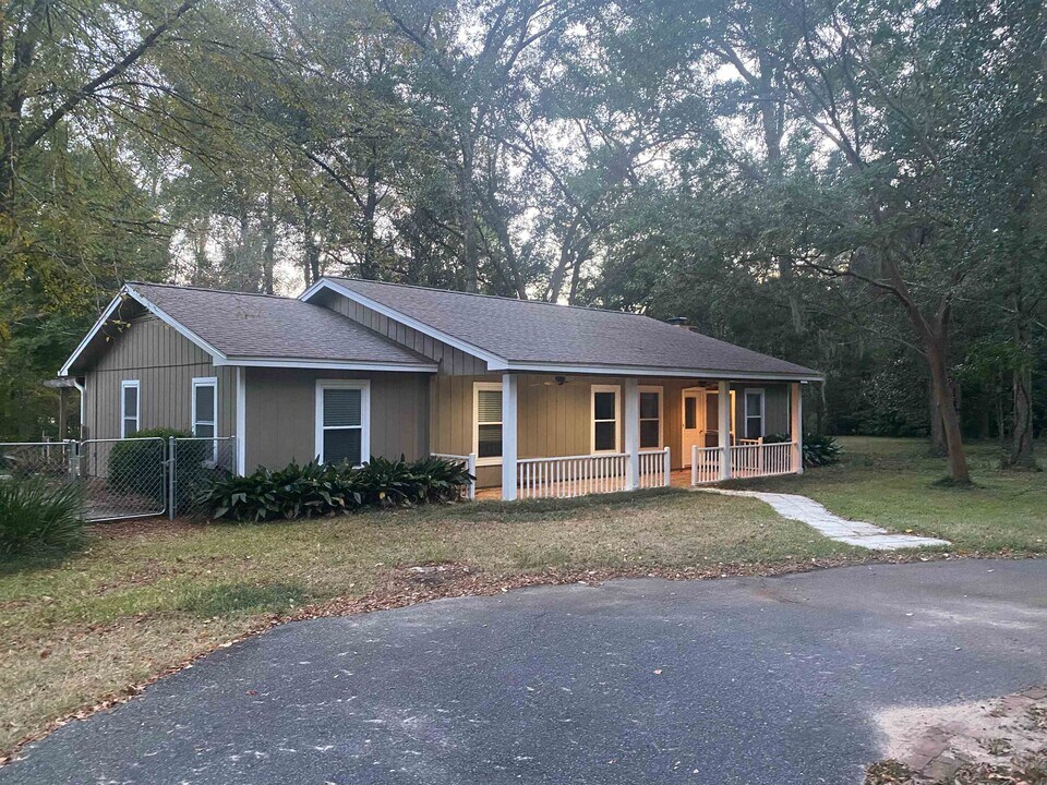 7585 Skipper Ln in Tallahassee, FL - Building Photo