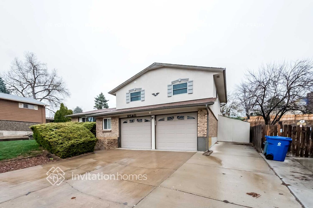 9540 Meade St in Westminster, CO - Building Photo