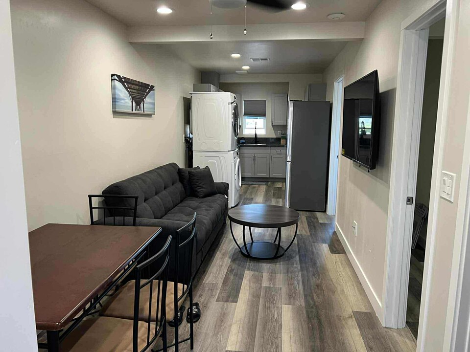 4239 Montalvo St in San Diego, CA - Foto de edificio