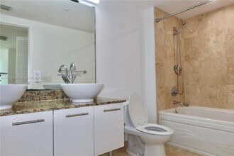 41 SE 5th St, Unit 1611 in Miami, FL - Building Photo - Building Photo