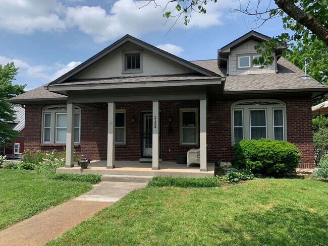 2124 Ashwood Ave in Nashville, TN - Building Photo - Building Photo