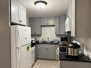 57 Jacqueline Rd in Waltham, MA - Building Photo - Building Photo