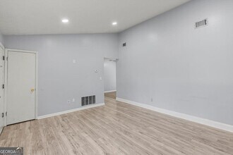 8877 Burnham Way in Jonesboro, GA - Building Photo - Building Photo