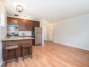 48 Elm St in Morristown, NJ - Building Photo - Building Photo