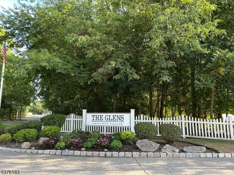 404 Chatfield Dr in Pequannock Township, NJ - Building Photo
