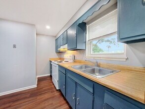 1711 Valley Forge Way in Louisville, KY - Building Photo - Building Photo