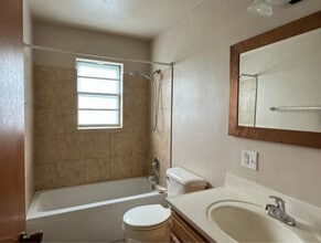 2301 W Lawrence Ave in Springfield, IL - Building Photo - Building Photo