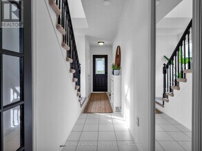 14 Thornlodge Dr in Hamilton, ON - Building Photo - Building Photo