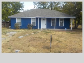 106 Pecos St in Terrell, TX - Building Photo