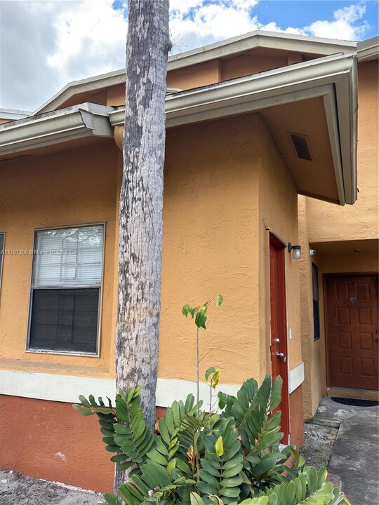 2491 NW 56th Ave in Lauderhill, FL - Building Photo