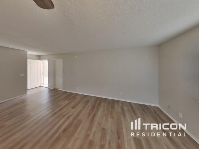 1004 Bird Springs Dr in Las Vegas, NV - Building Photo - Building Photo