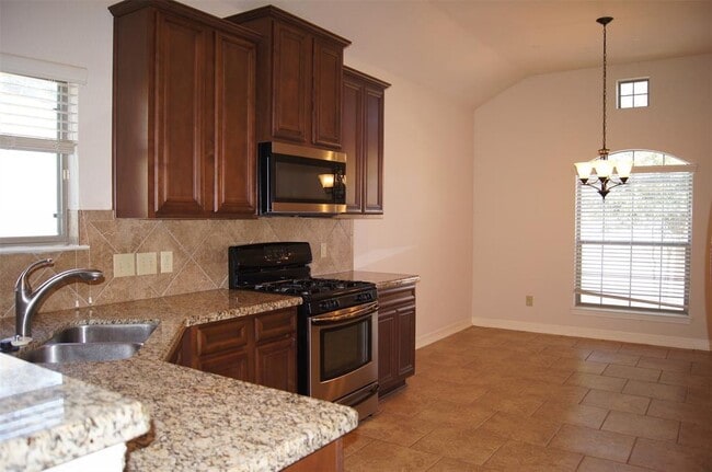 10252 Stone Gate Dr in Conroe, TX - Building Photo - Building Photo