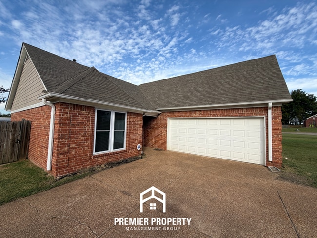 270 Village Dr in Oakland, TN - Building Photo - Building Photo