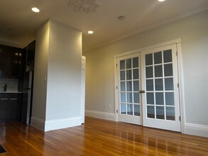 252 Newbury St, Unit #4 in Boston, MA - Foto de edificio - Building Photo