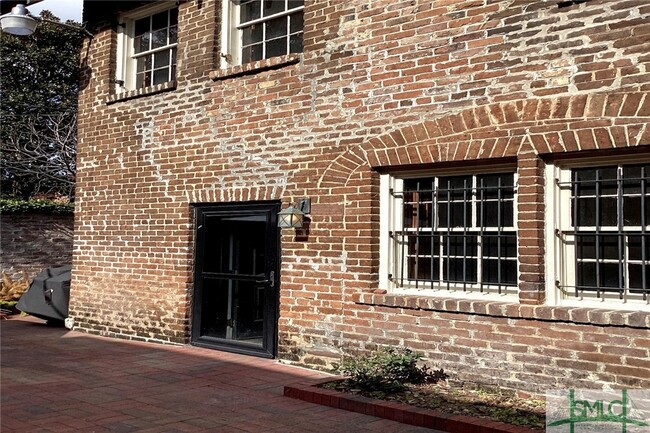 310 E Gaston St in Savannah, GA - Foto de edificio - Building Photo