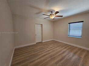 18380 NE 21st Pl in North Miami Beach, FL - Foto de edificio - Building Photo