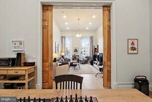 1824 Chestnut St in Philadelphia, PA - Building Photo