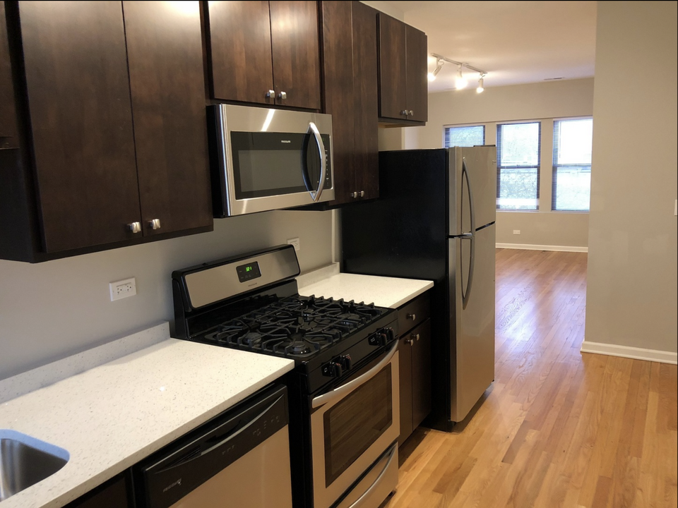 3217 W Cullom Ave in Chicago, IL - Building Photo