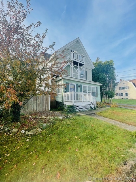 28 Stanton St in Stonington, CT - Building Photo