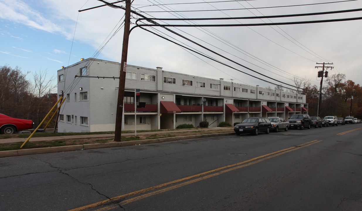 Park Gardens in Hyattsville, MD - Building Photo