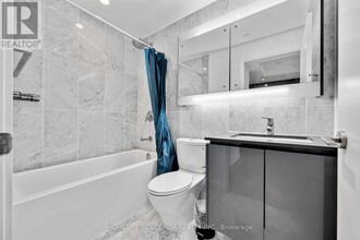 115-1115 McMahon Dr in Toronto, ON - Building Photo - Building Photo