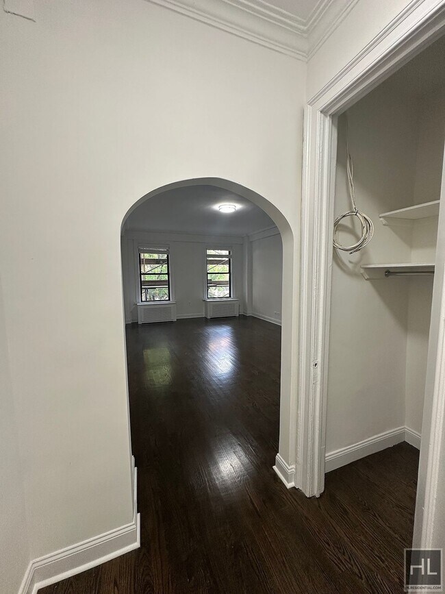WEST 72 STREET in New York, NY - Building Photo - Building Photo