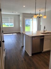 1715 Southpoint Ln in Hudson, WI - Foto de edificio - Building Photo
