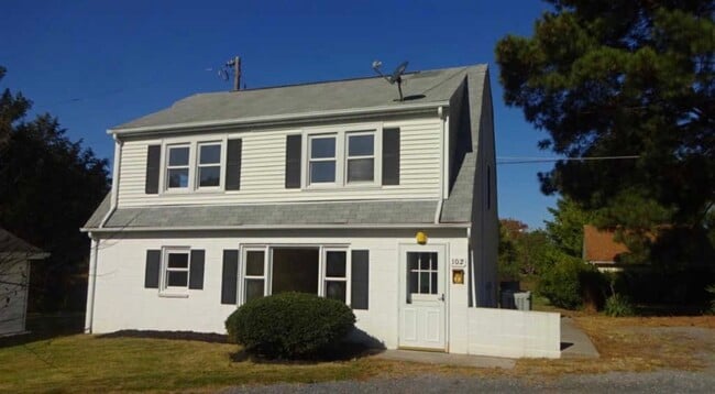 102 Loch Lane Dr, Unit Apt 2