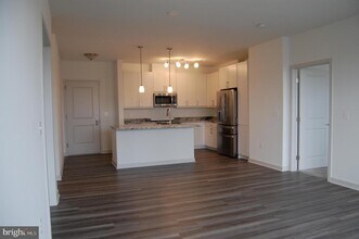 10755 Fairgrounds Dr-Unit -411 in Fairfax, VA - Building Photo - Building Photo
