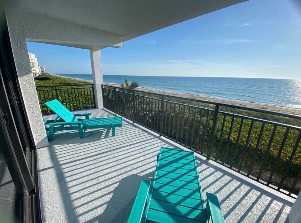 10102 S Ocean Dr, Unit 401A in Jensen Beach, FL - Building Photo