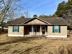 454 Lake Dr in Midway, GA - Building Photo